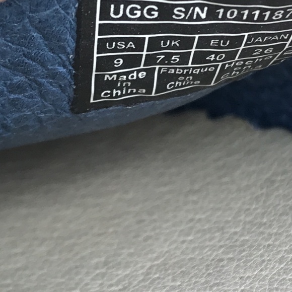 COPY - UGG WOVEN SIDES BLUE FLATS. Size 9 - Picture 7 of 8
